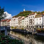 Ella\'S Castle View Apartment